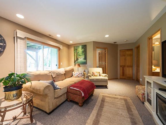 3rd image of 1802 Maplewood Ct