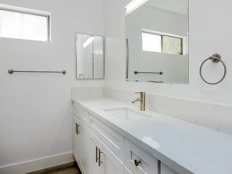 West Brent Apartments — Photo 27