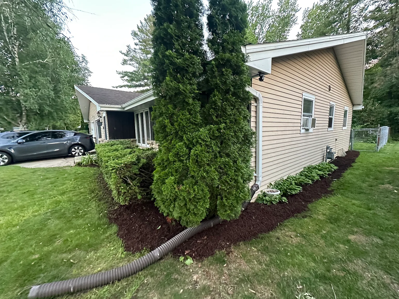 1512 Acorn Dr — Photo 2