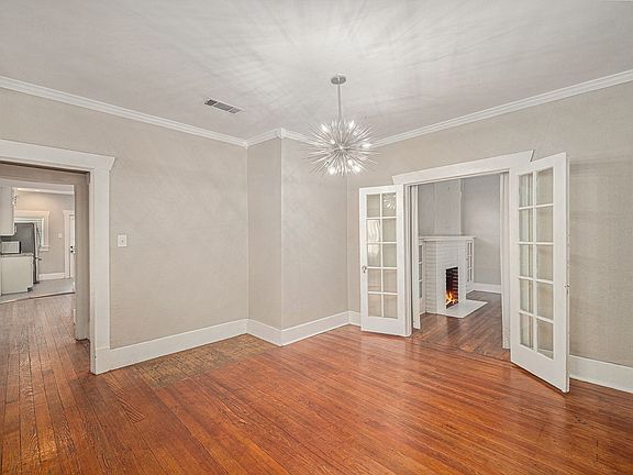 3rd image of 1319 S Henderson St