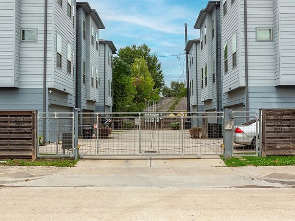 2nd image of 2903 Blodgett St