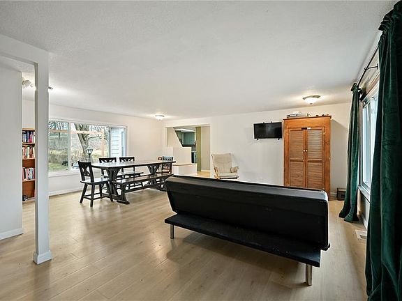 5th image of 5615 NE Barnes Ave