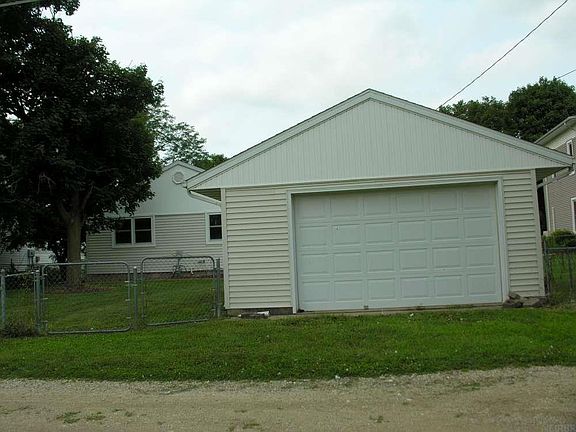 5th image of 1018 Pleasant St