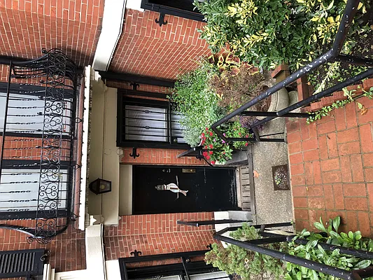 Rented by Frank Valvo Real Estate | media 34