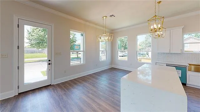 4 bed, 3.0 bath, 1943 sqft, $3,200 — Photo 2