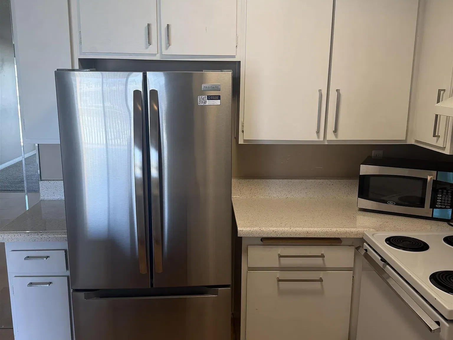 2 bed, 2.0 bath, 1033 sqft, $3,300 — Photo 4
