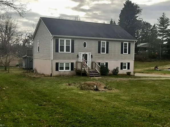 1960 Old Hollow Rd, Walkertown, NC 27051