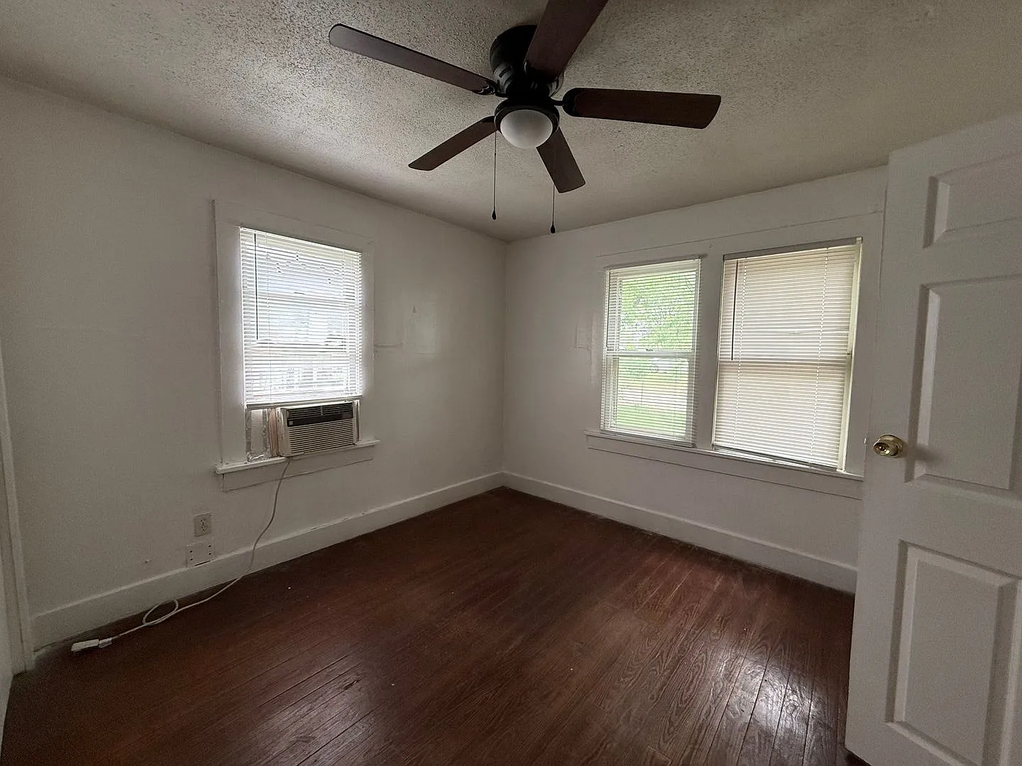 3 Bed 1 Bath House — Photo 3