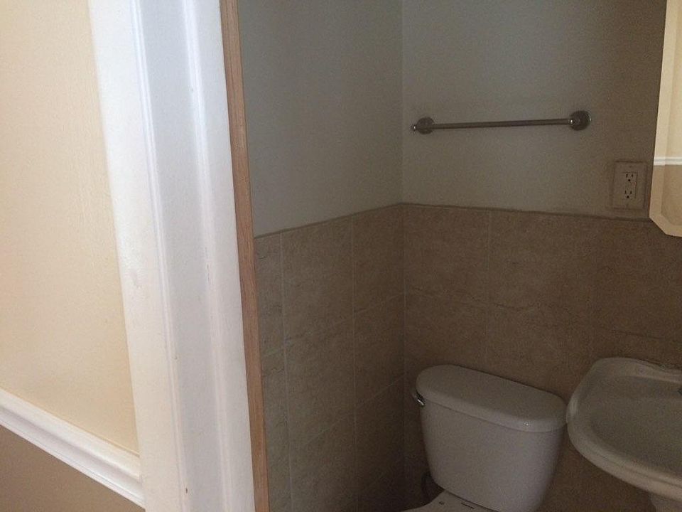 1/2 Bath