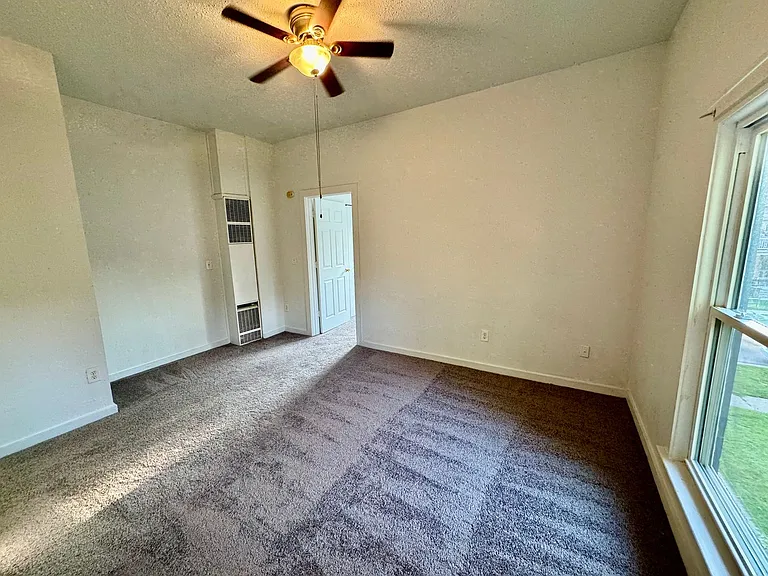 213 N Hamilton St — Photo 5