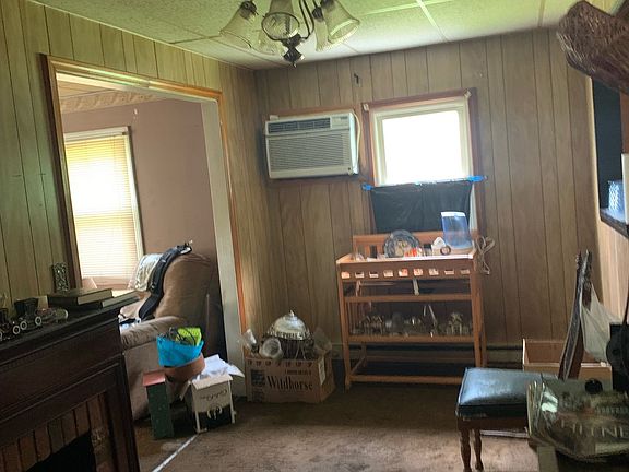 3rd image of 123 Arnold Ln