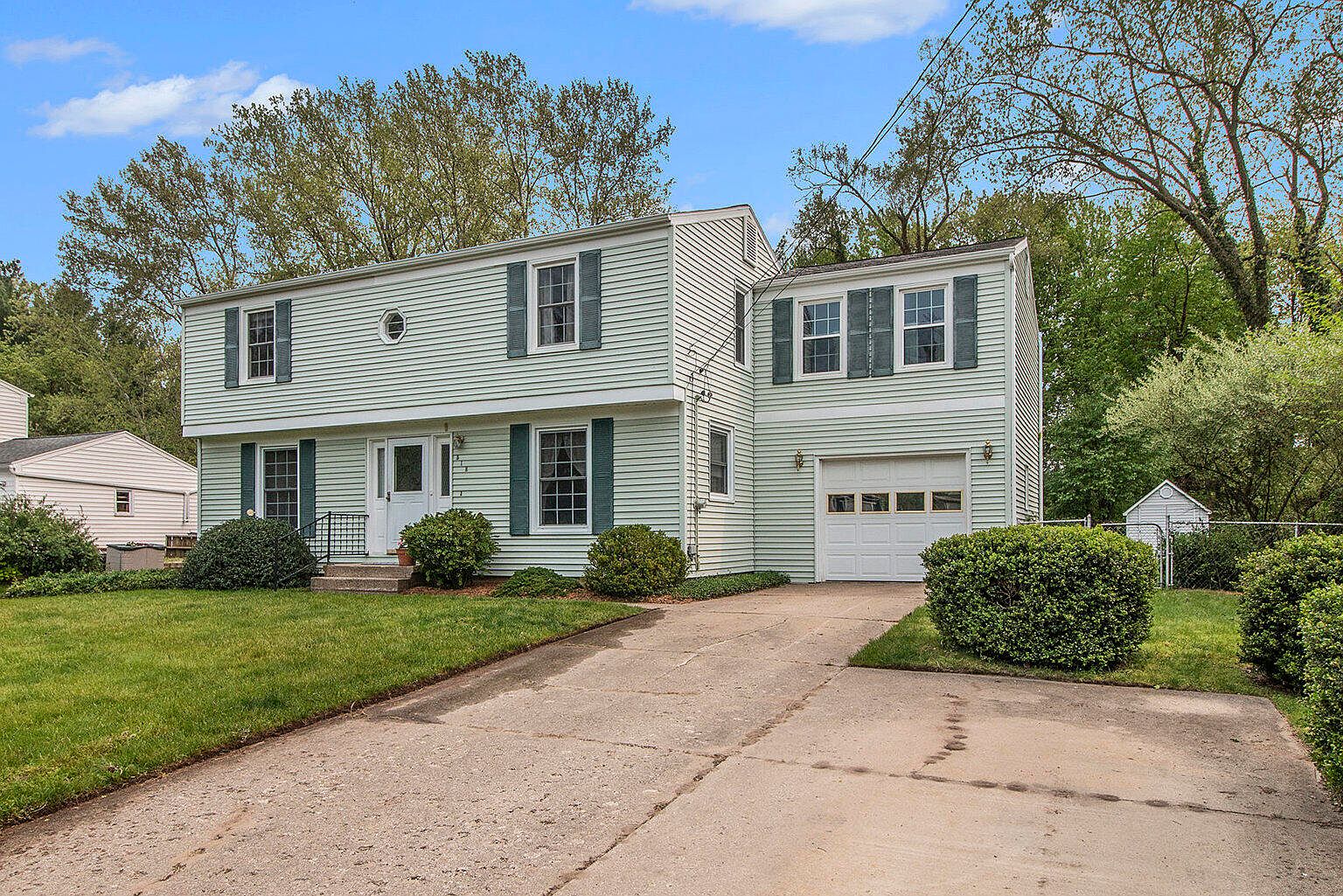 518 Netherfield St NW, Comstock Park, MI 49321 | Zillow