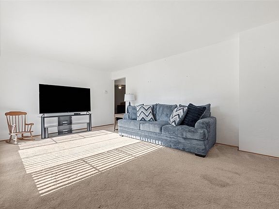 3rd image of 5256 Colewood Dr