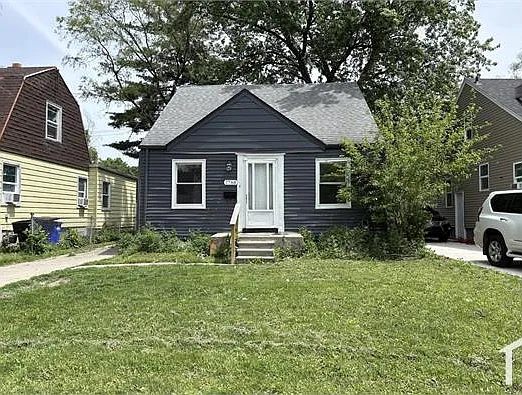 3 bed, 1044 sqft, $1,300 — Photo 1