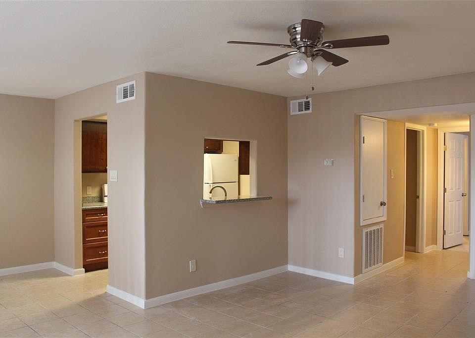 1st image of 16111 Aspenglenn Dr APT 1002