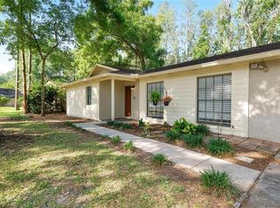1030 Wildrose Dr, Lutz, FL 33549