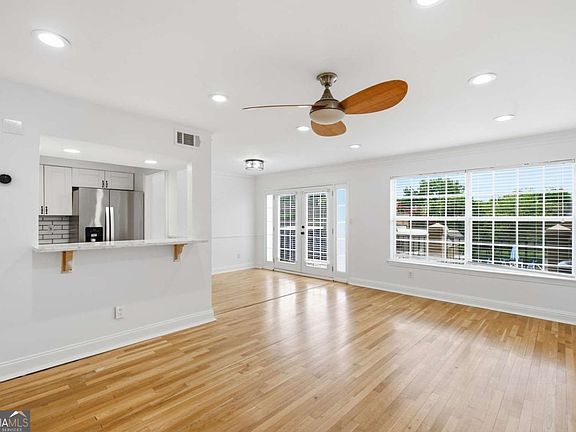 3rd image of 6980 Roswell Rd Unit K4