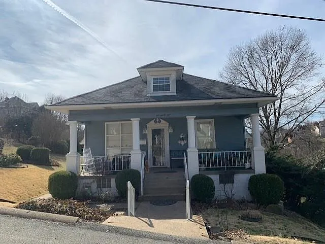 1039 Reeves Ave photo 1