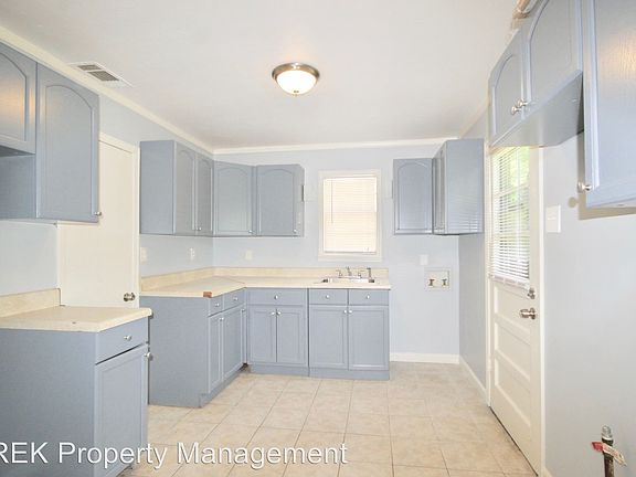 3rd image of 917 Pawnee Ave