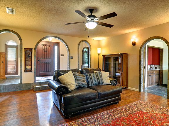 DSC_3776_LivingRoom.jpg