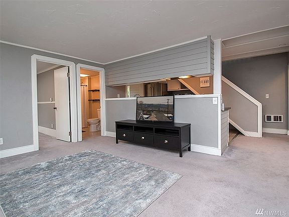 4th image of 214 Avenue G