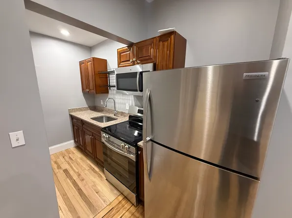 57 Dunnell Ave APT 1, Pawtucket, RI 02860