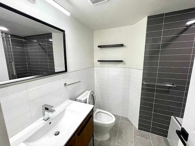 2511 E Tioga St #F8 — Photo 9