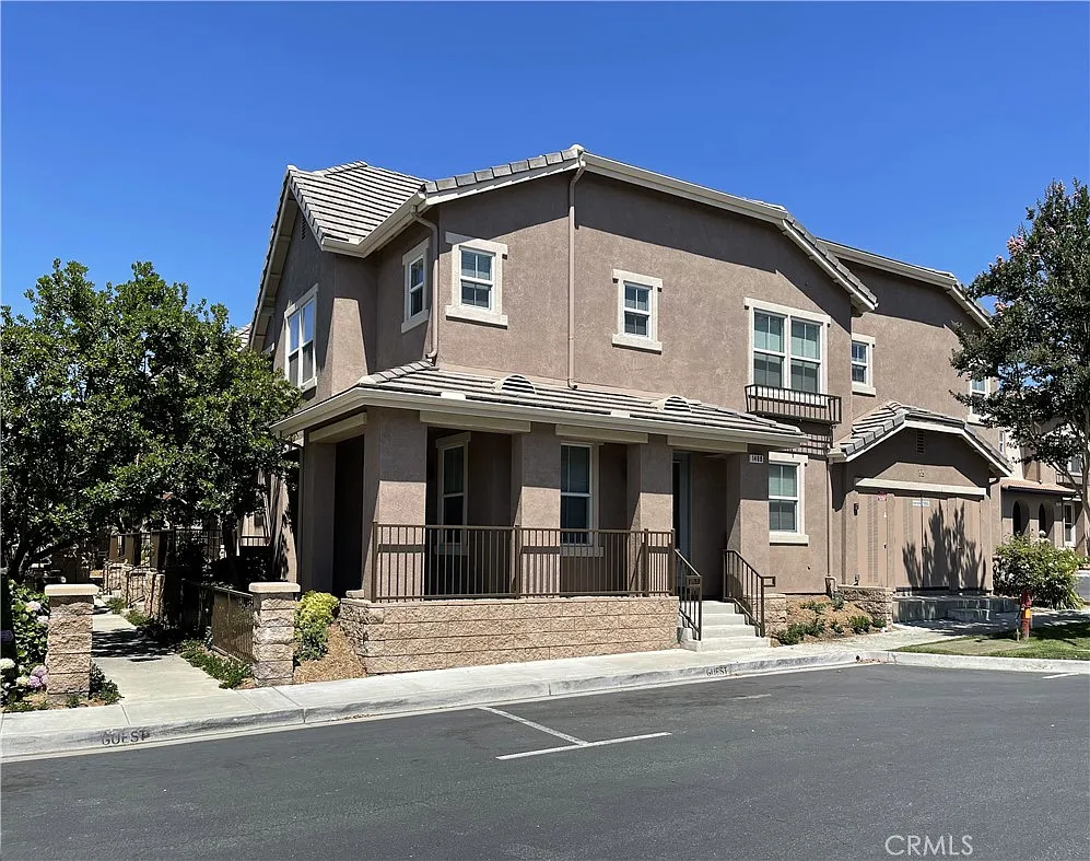 3 bed, 2.5 bath, 1670 sqft, $3,100 — Photo 1