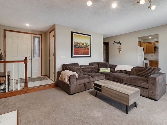 5th image of 903 N Linden St APT 207
