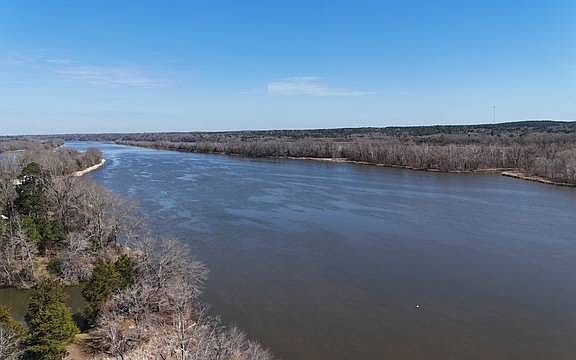 3rd image of 560 Jones River Rd
