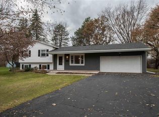 2 Bayberry Dr, Irondequoit, NY 14609