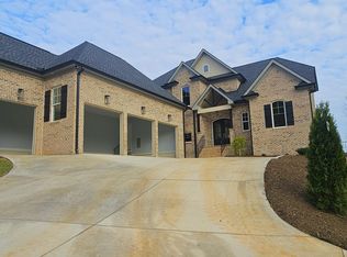 118 N Woodfin Dr, Inman, SC 29349