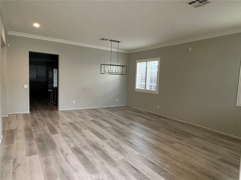 3 bed, 1994 sqft, $3,950 — Photo 3