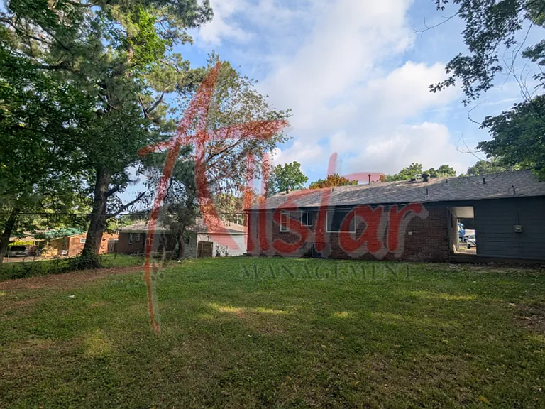 1319 Stateline Rd E — Photo 12