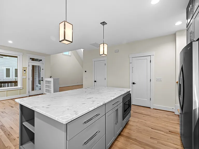 917 S Blount St S — Photo 12