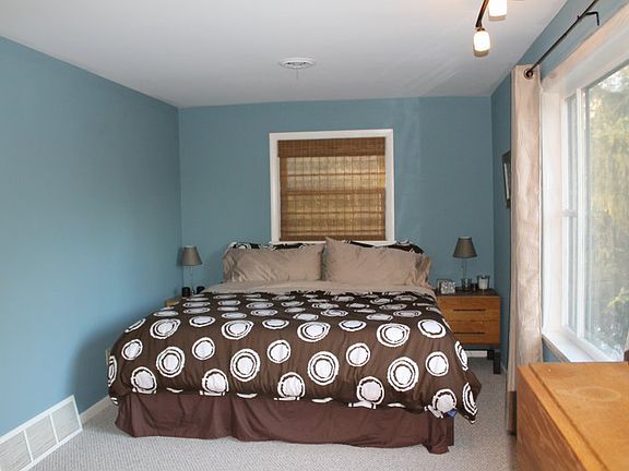 4th image of 1210 W Riverview Dr