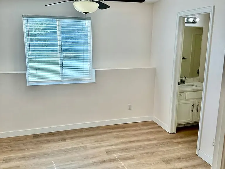 537 N 400 W — Photo 10