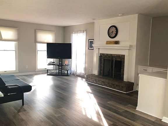 4th image of 825 Stockbridge Dr