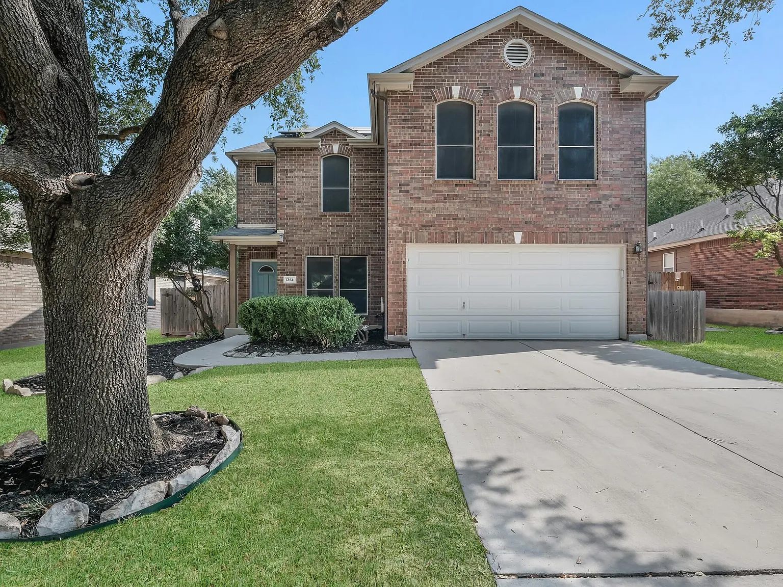 3 bed, 2.5 bath, 2102 sqft, $2,300 — Photo 1