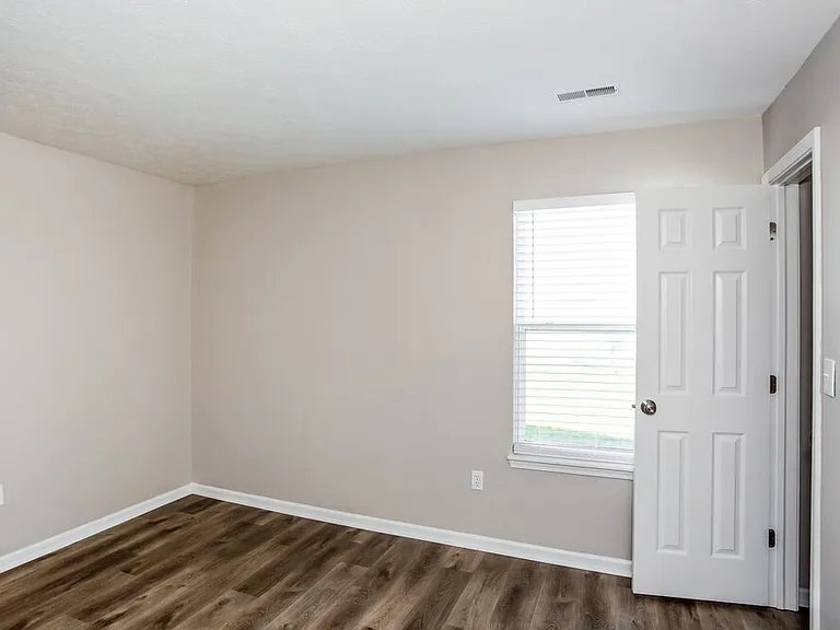 9 S Morris Blvd — Photo 12