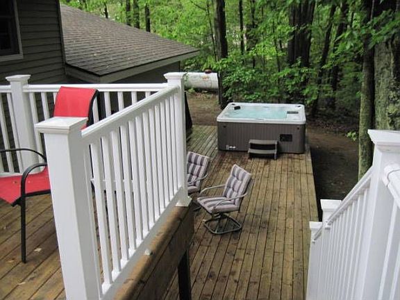 deck & hot tub