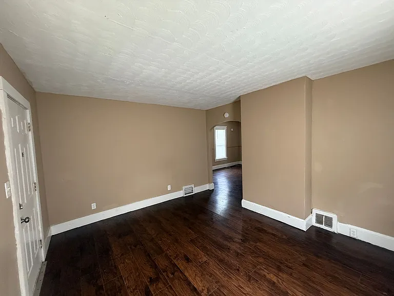 522 W 23rd St — Photo 20