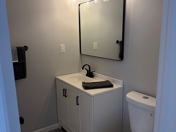 5th image of 79 Pointe Cir S