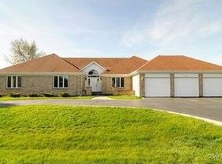 413 Meadow Ridge Ln, Prospect Heights, IL 60070