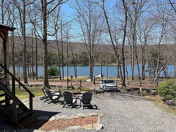 4th image of 562 E Shore Dr