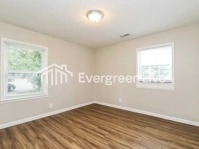 107 Camden Cir — Photo 10