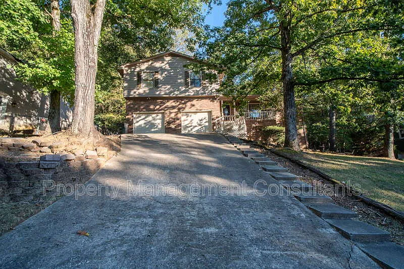 2624 Excalibur Dr SE