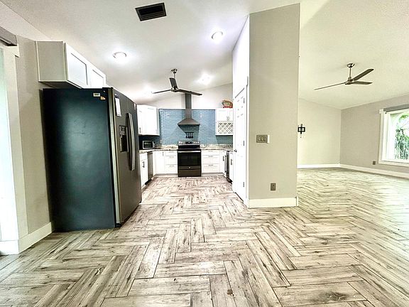 4th image of 210 SE 1st Pl