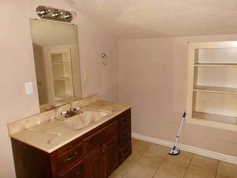 452 Logansport Rd #B — Photo 5