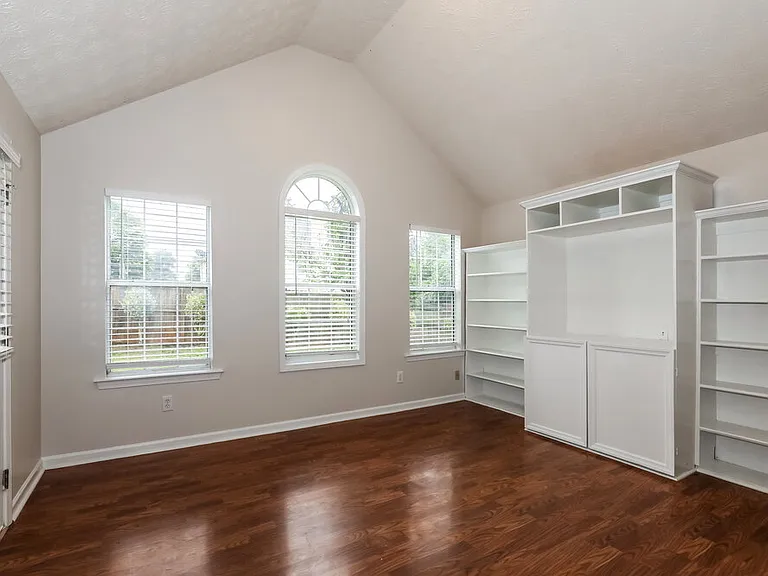 5250 Yellow Pine Dr — Photo 14